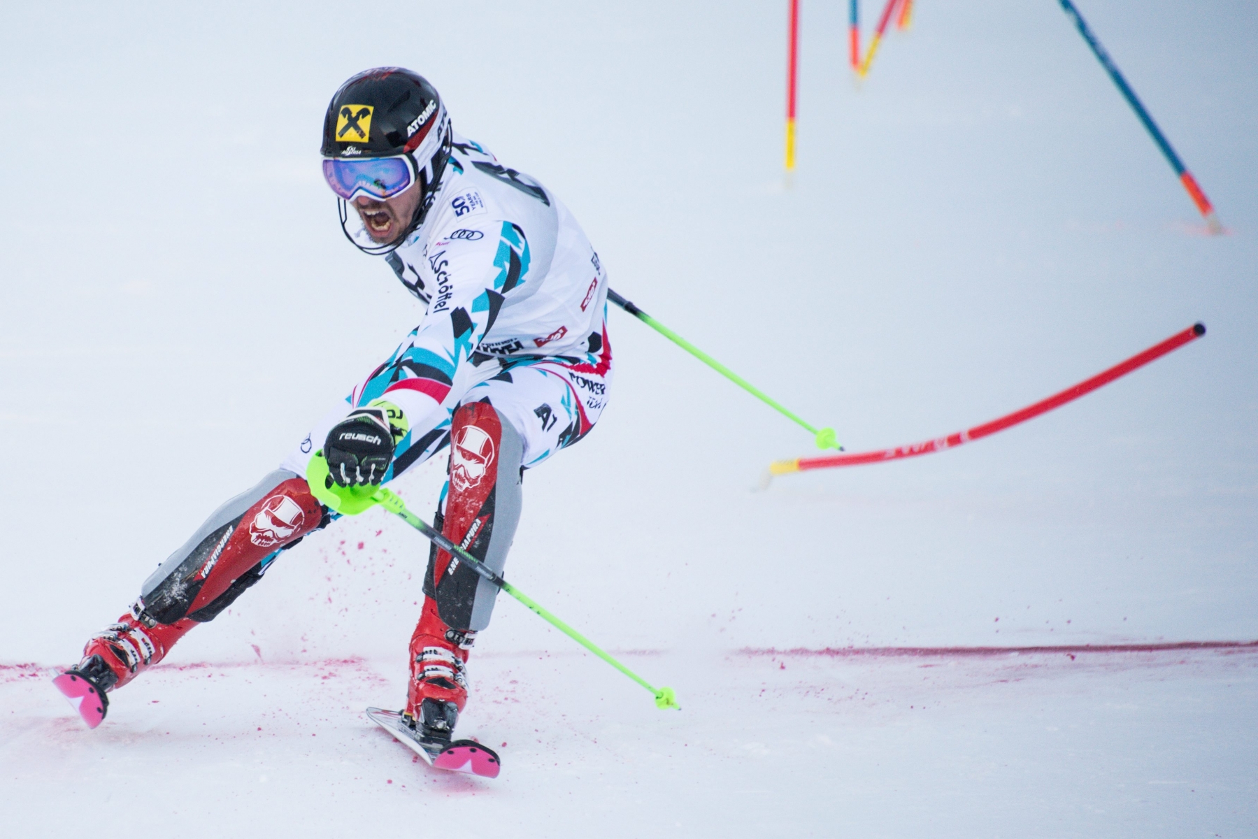 epa05741735 Marcel Hirscher of Austria crosses the finish line during the second run of the the Men's Slalom race at the FIS Alpine Skiing World Cup in Kitzbuehel, Austria, 22 January 2017.  EPA/CHRISTIAN BRUNA AUSTRIA ALPINE SKIING WORLD CUP