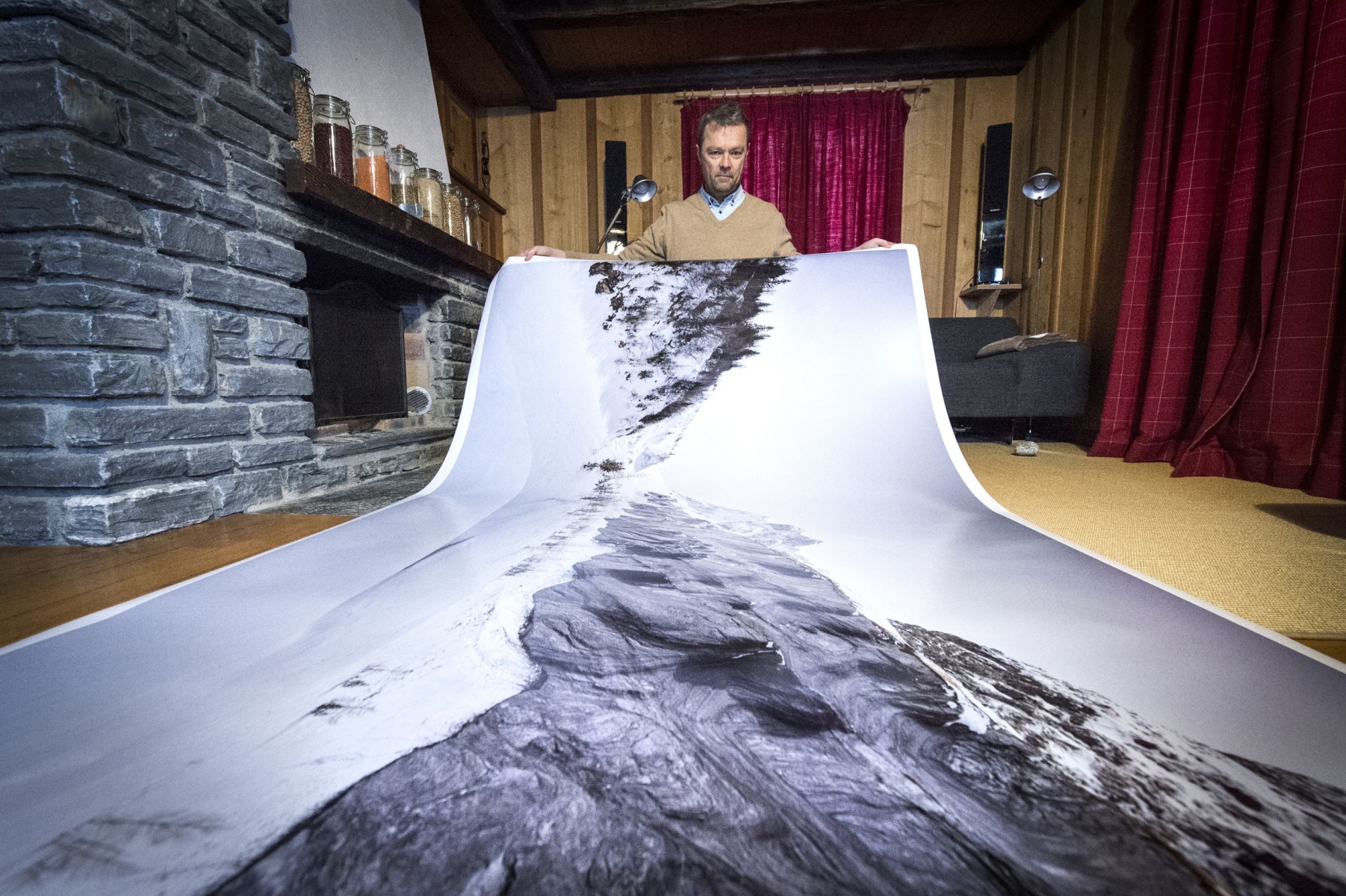Le photographe Thomas Bouvier va exposer au Musée de l'Elysée et au Palais de Rumine à Lausanne de grands formats de photographie de montagne.