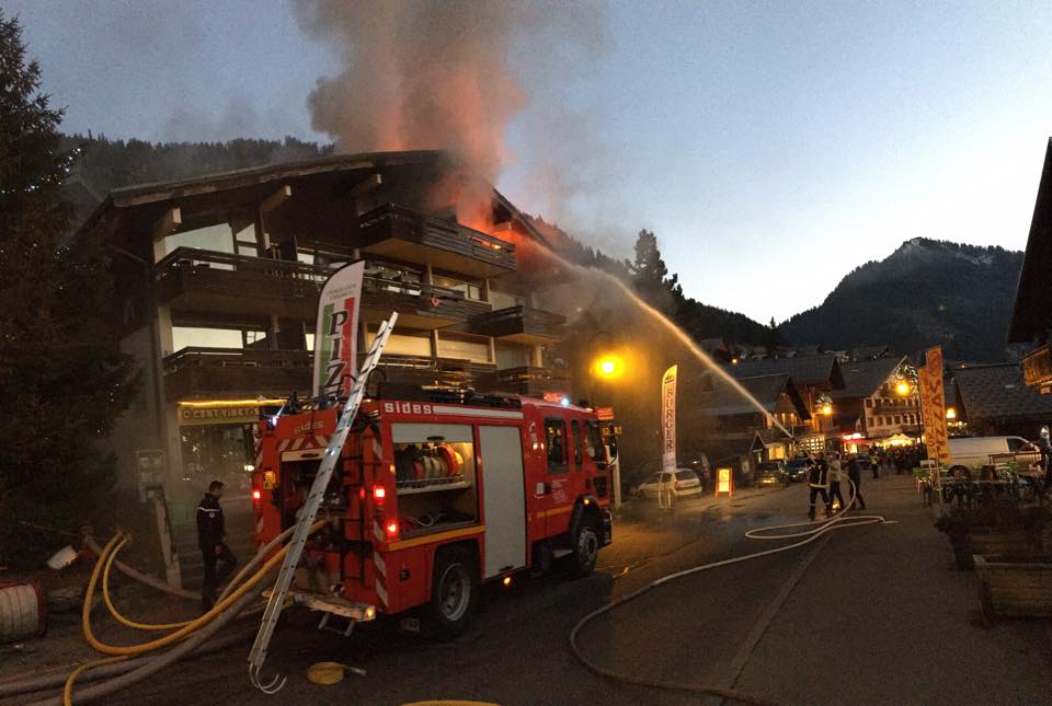 Un incendie s'est déclaré au cœur de la station de Châtel, vendredi 30 décembre.
