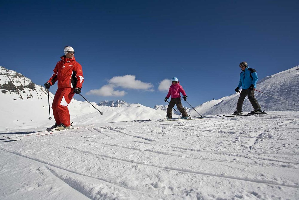 Les écoles de ski doivent compter au minimum 20% de professeurs avec brevet fédéral pour avoir le droit d'exercer.
