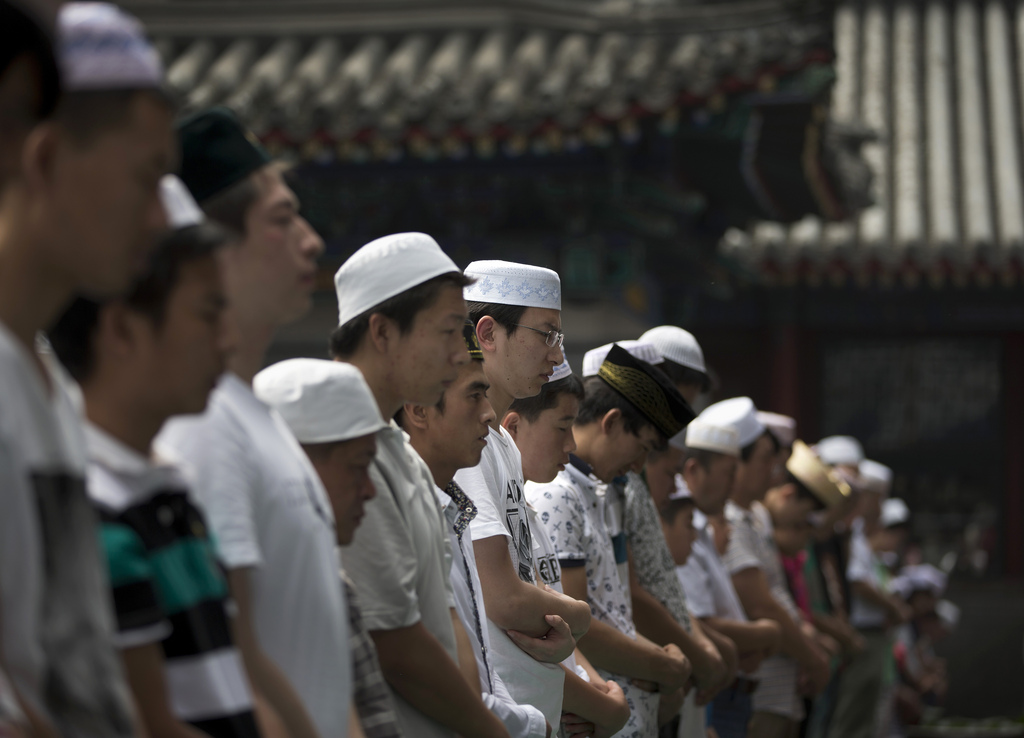 La région du Xinjiang a pour principale ethnie les Ouïghours, un peuple musulman turcophone.  