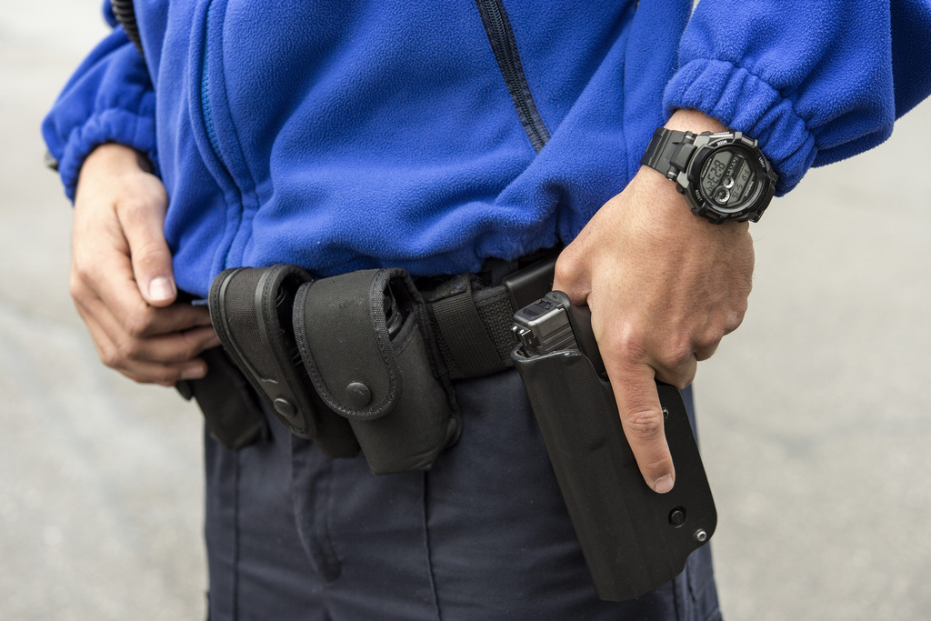 Le policier a abattu le taureau avec son arme de service (illustration).