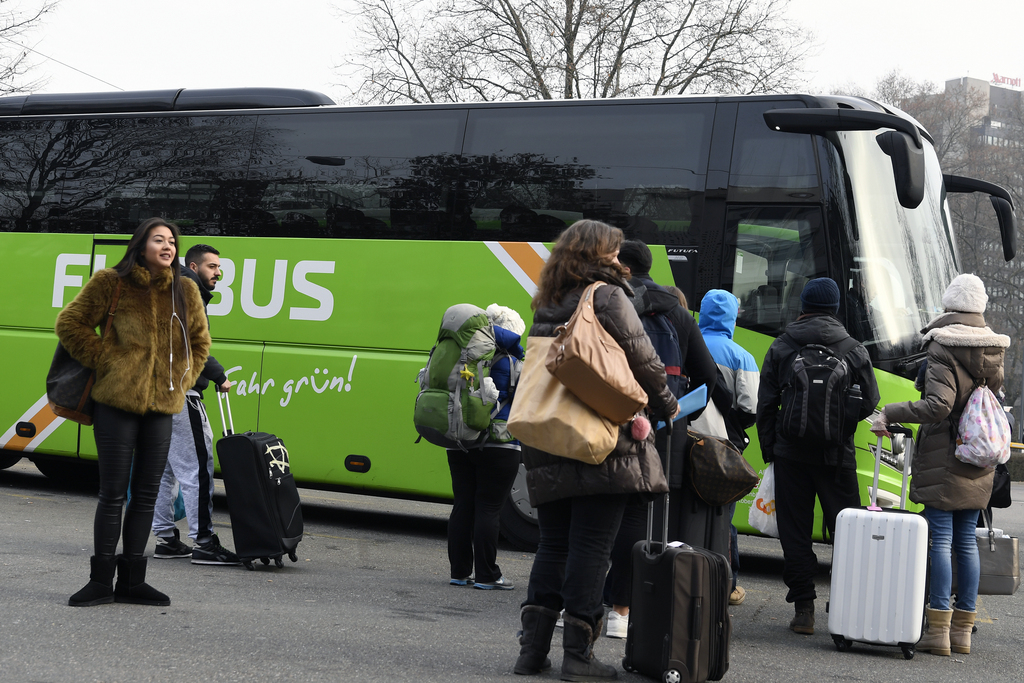 Les Suisses sont toujours plus nombreux à prendre les bus longue distance.