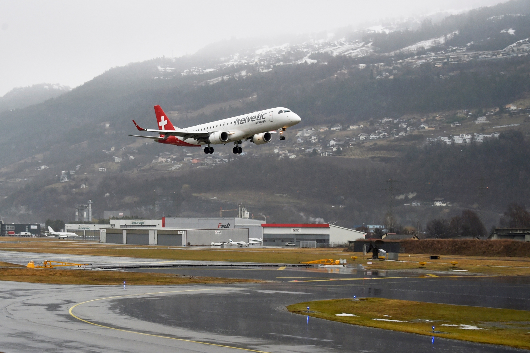 De nombreux avions se sont posés à Sion samedi dont la ligne Swiss entre la capitale valaisanne et Londres.