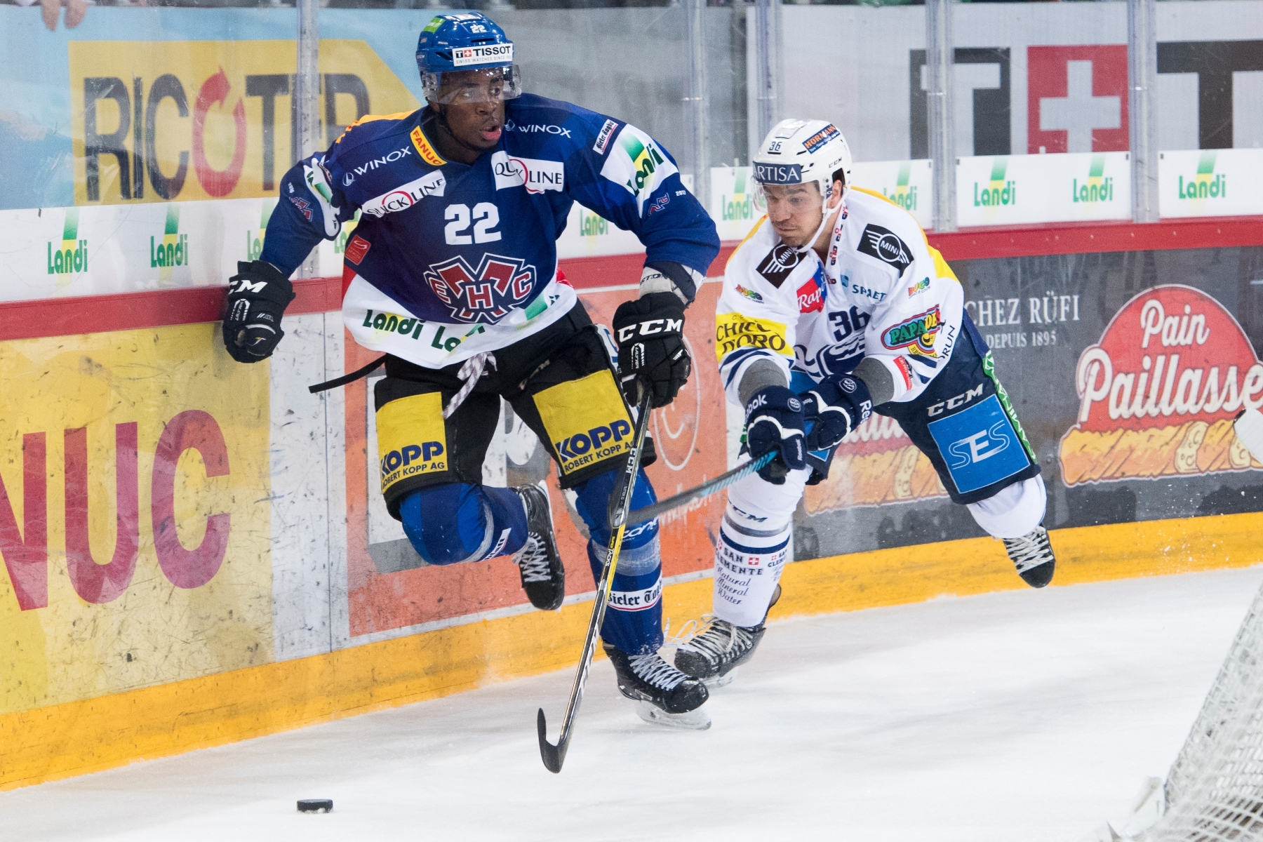 Dave Sutter (à gauche) abandonnera le maillot bleu du HC Bienne pour enfiler celui des Lions de Zurich.