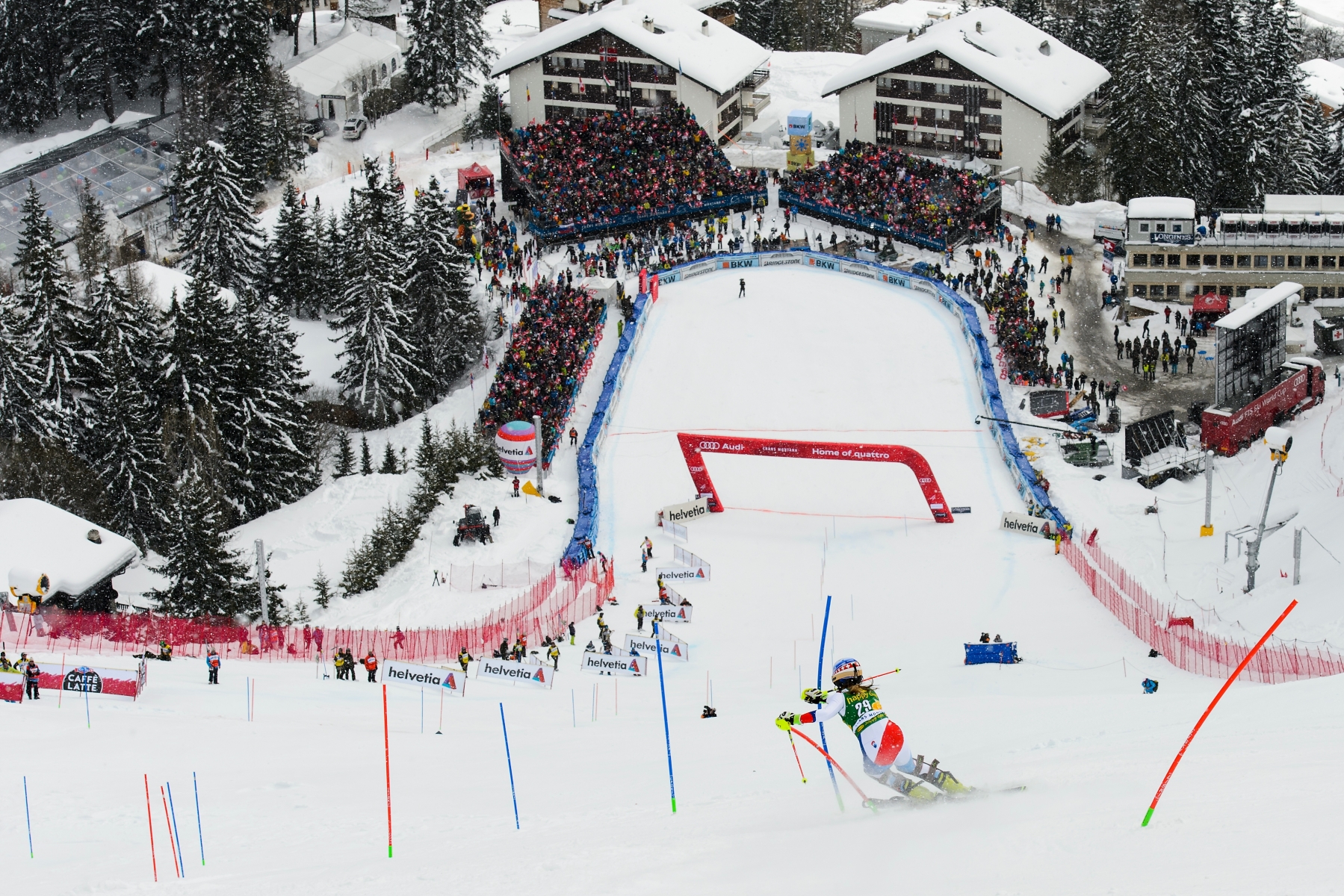 Charlotte Chable of Switzerland in action during the second run of the women's Slalom race of the FIS Alpine Ski World Cup season in Crans-Montana, Switzerland, Monday, February 15, 2016. (KEYSTONE/Jean-Christophe Bott)ski SKI ALPIN WELTCUP 2015/16 CRANS-MONTANA