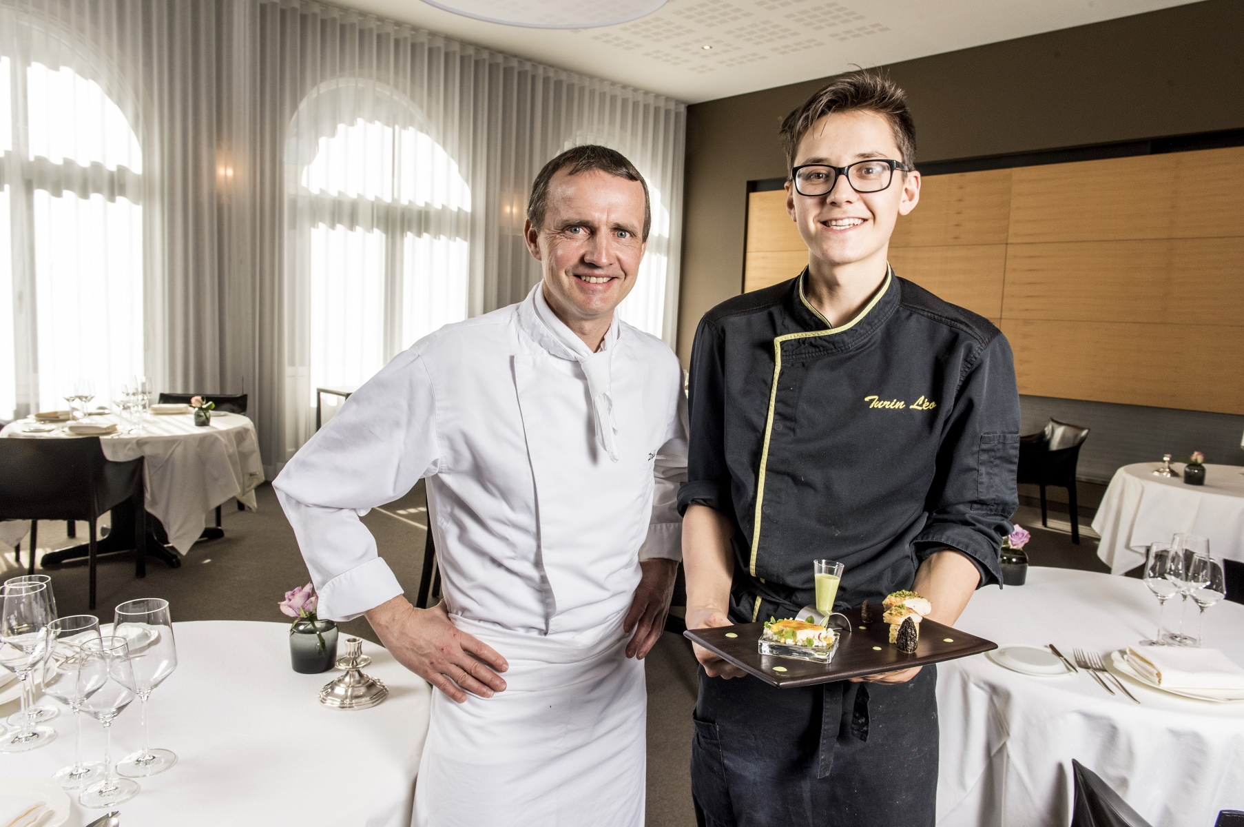  L'apprenti cuisinier Léo Turin prépare le concours Gusto dans les cuisines du chef Didier De Courten à Sierre. 