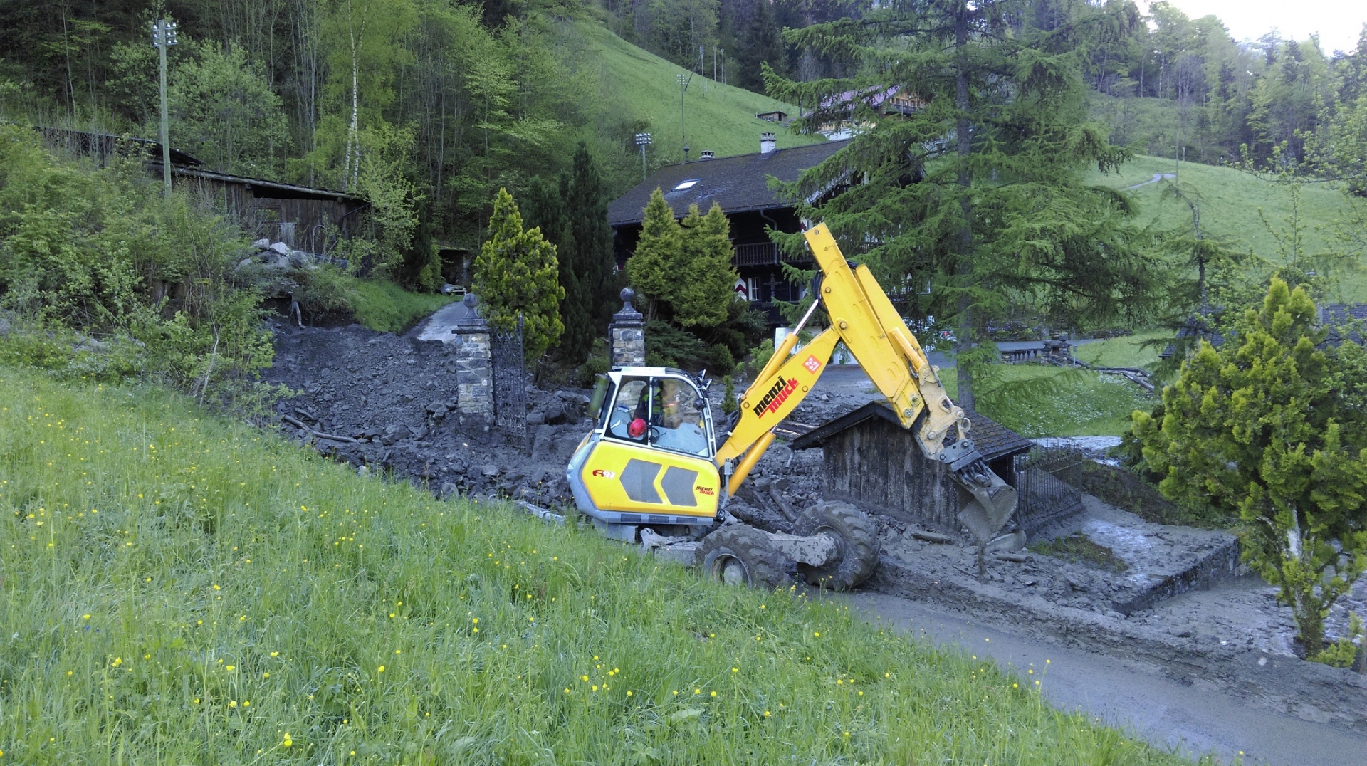 Le torrent de la Meuraye se situe en zone agricole, mais ses sautes d'humeur menacent néanmoins quelques habitations à Val-d'Illiez. Sujet aux coulées de boues, il est notamment sorti de son lit en mai 2015.