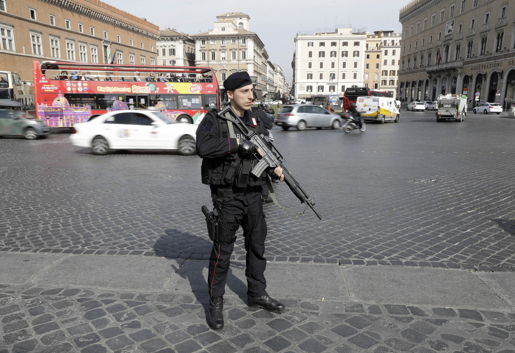 Quelque 3000 policiers sont déployés autour de la colline du Capitole, siège de la mairie de Rome, où doit se dérouler l'essentiel des commémorations.