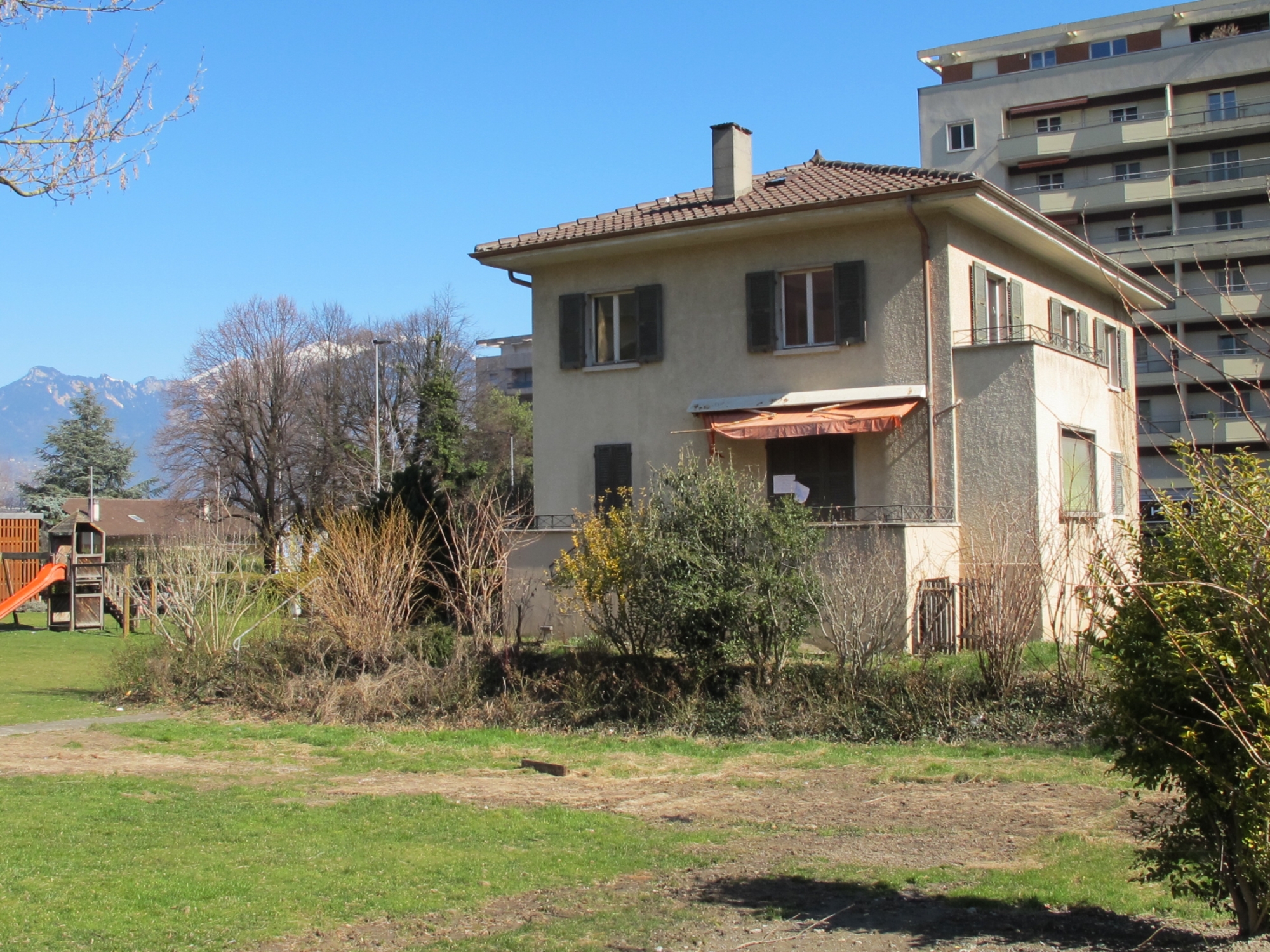 Le bâtiment de la cure date des années 1950 et a besoin d'une rénovation. Le Nouvelliste