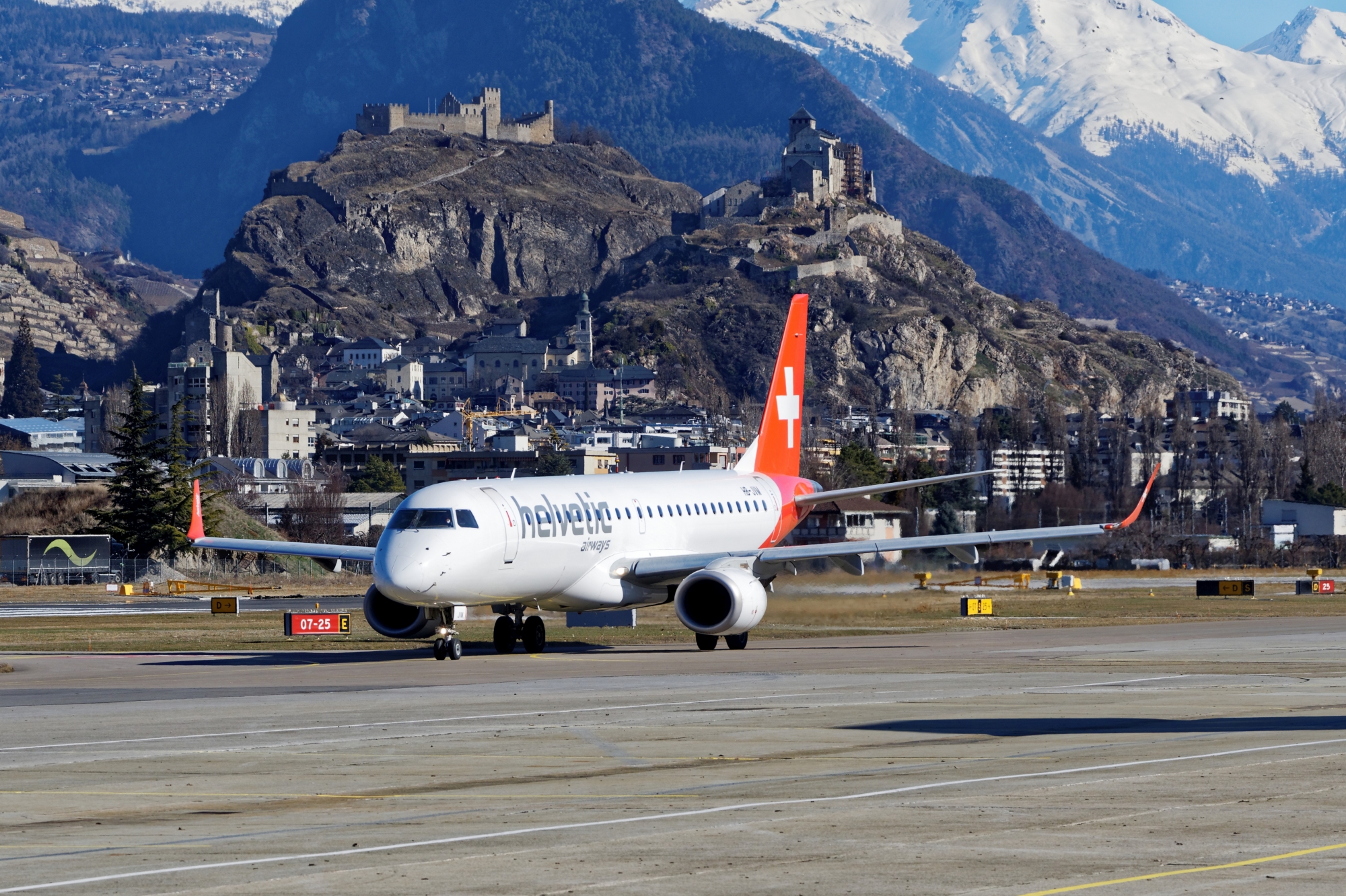 C'est un avion d'Helvetic qui a effectué la liaison entre Sion et Londres. Marc Torti.