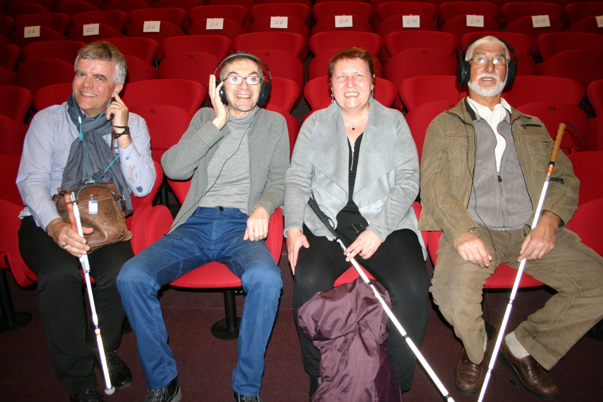 Les personnes en situation de handicap sensoriel au théâtre des Alambics.