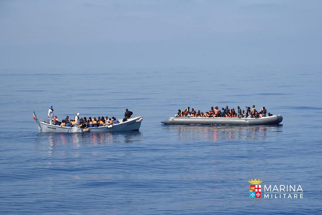 Les autorités italiennes, comme ici au large de la Sicile, multiplient les opérations de sauvetage. En 2016 à la même période, 853 personnes avaient perdu la vie ou étaient portées disparues.