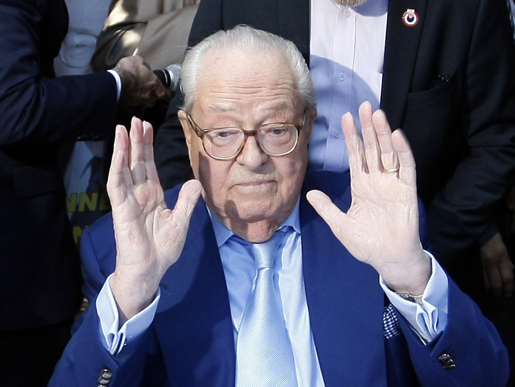 Jean-Marie Le Pen regrette que sa fille n'ait pas assez durci sa campagne.