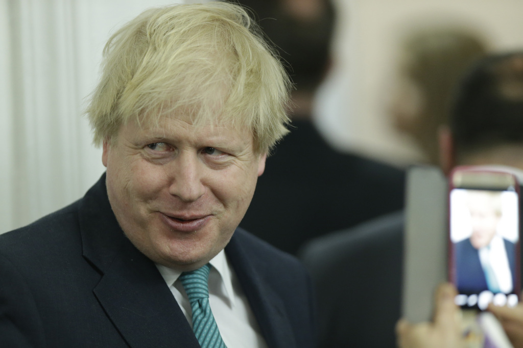"Ma priorité est maintenant de poursuivre le contact avec les Etats-Unis et d'autres à l'approche du sommet du G7 des 10 et 11 avril afin d'organiser un soutien international coordonné à un cessez-le-feu sur le terrain et d'intensifier le processus politique", a déclaré Boris Johnson.