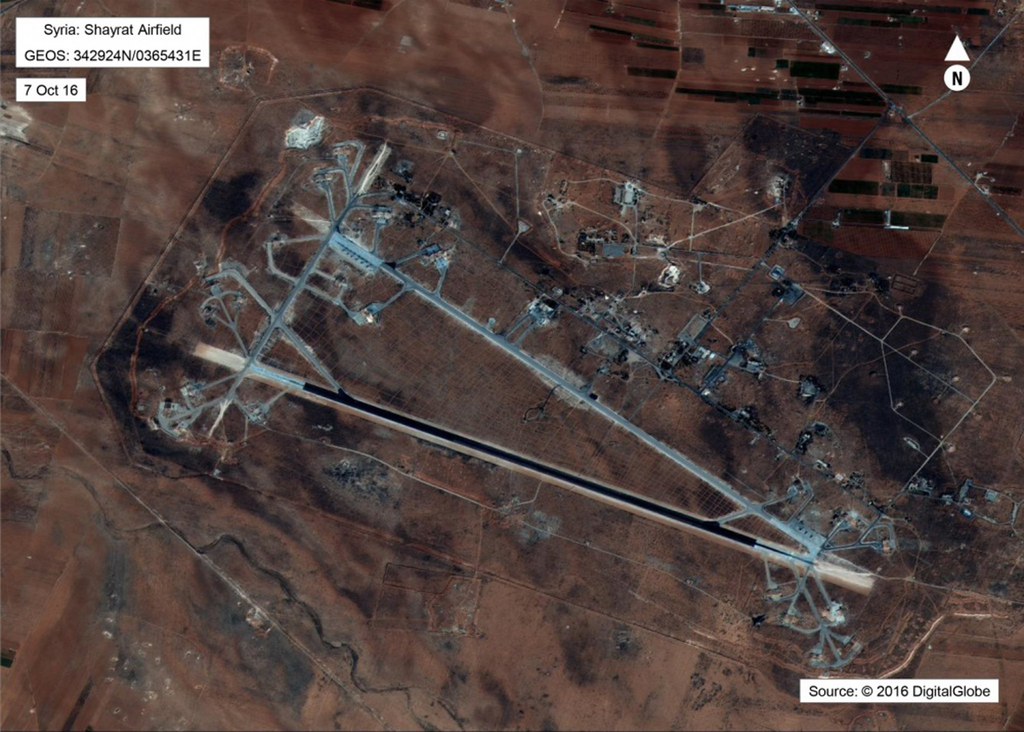 Plus de 50 missiles tomahawk se sont abattus sur la base aérienne d'al-Shayrat, près de Homs.