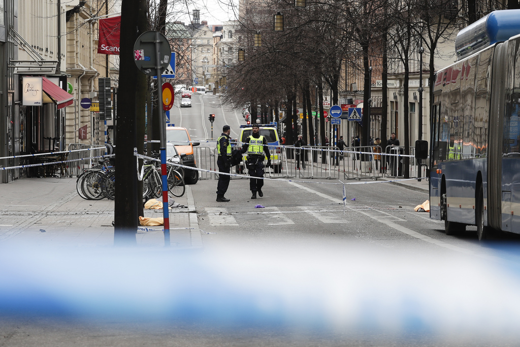 L'homme qui a renversé des piétons vendredi à Stockholm était connu des services de renseignement suédois.