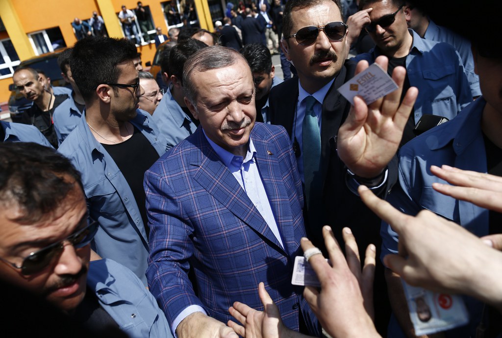 Les Turcs ont voté dimanche sur une révision constitutionnelle visant à remplacer le système parlementaire par un système présidentiel.