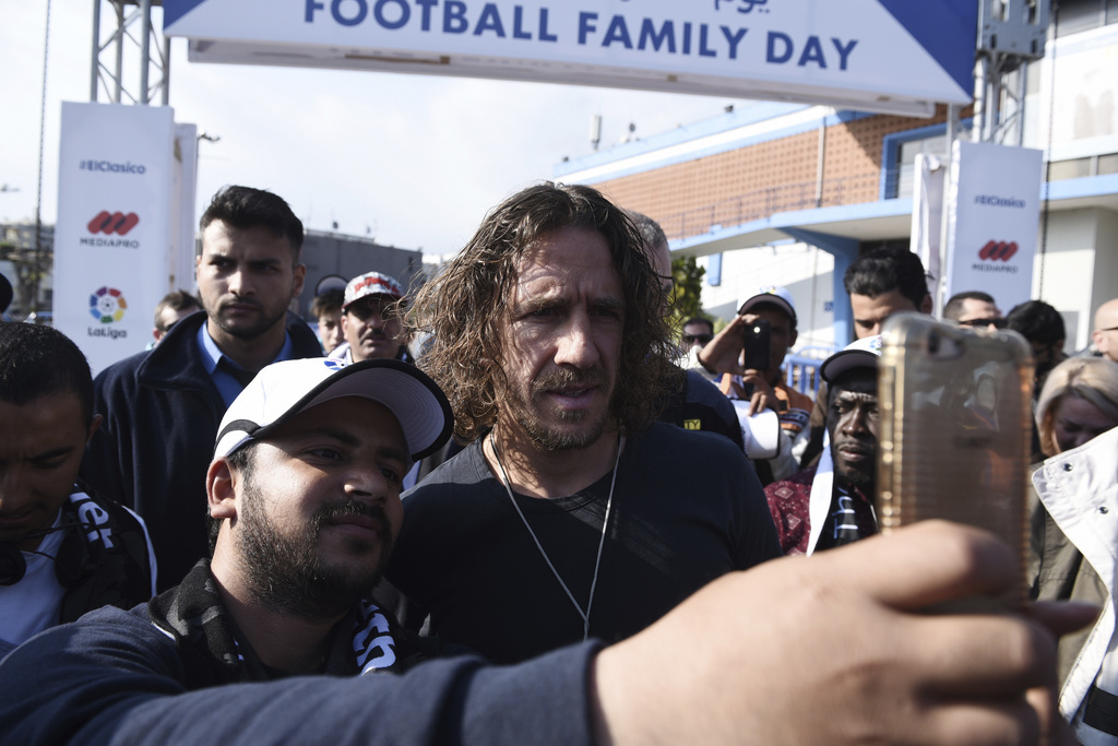Carles Puyol a suivi le match aux côtés des supporters venant des camps de réfugiés.