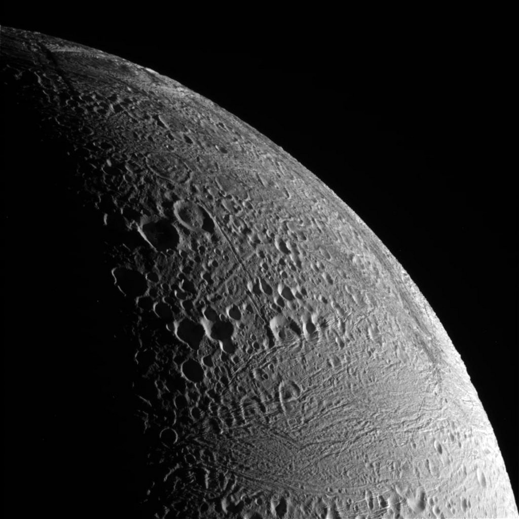 L'une des lunes de Saturne, photographiée par la sonde Cassini en 2008.