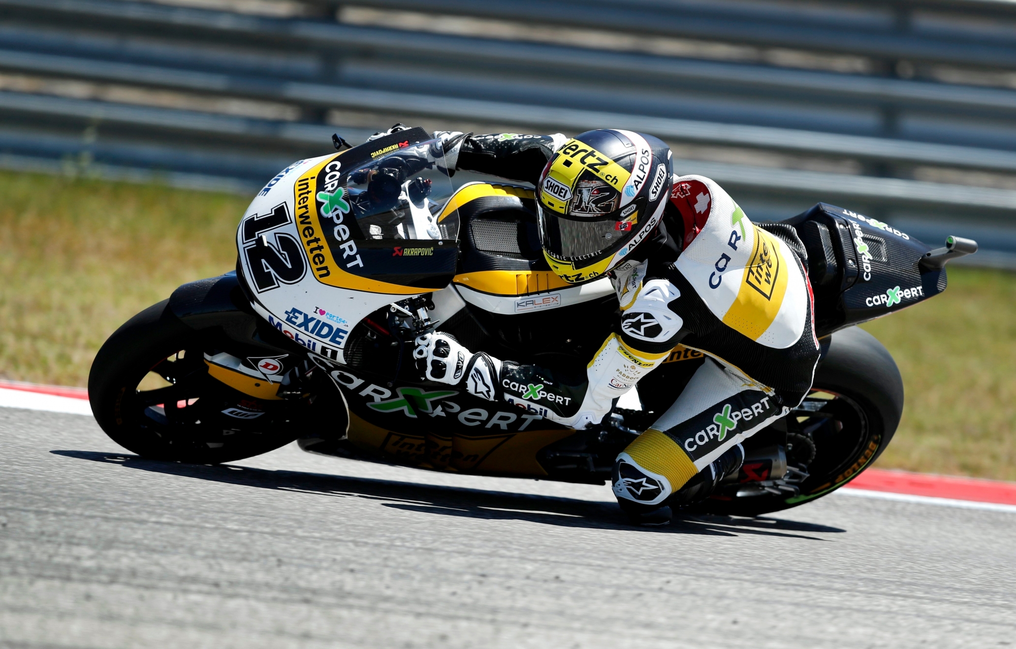 epa05924163 CarXpert Interwetten Team rider Thomas Luthi of Switzerland in action during the Moto 2 race at the Motorcycling Grand Prix of the Americas at Circuit of the Americas in Austin, Texas, USA 23 April 2017.  EPA/PAUL BUCK  EPA/PAUL BUCK USA MOTORCYCLING GRAND PRIX 2017