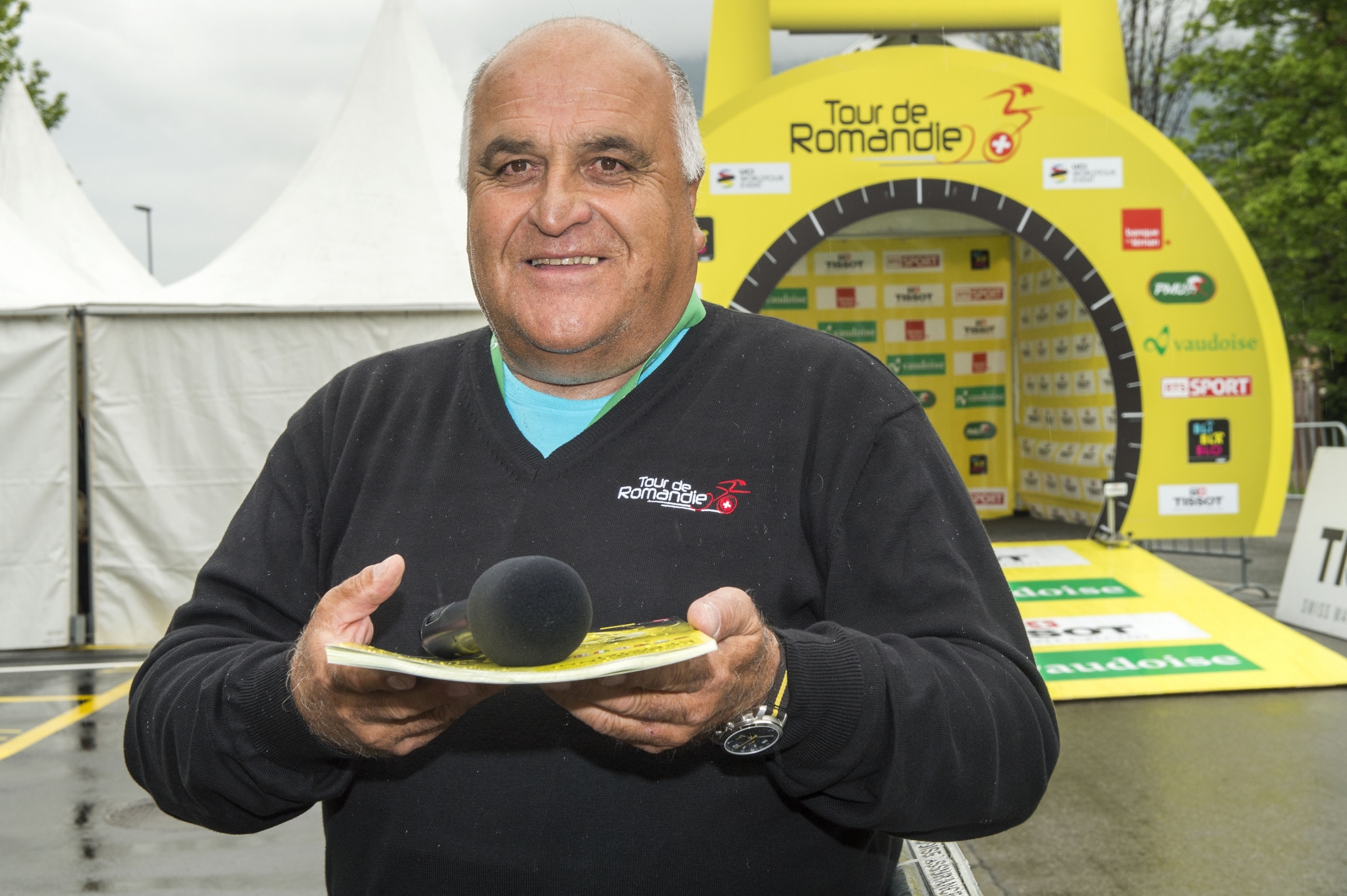 Aigle le, 25 avril 2017 : Tour de Romandie 2017. Prologue à Aigle. Gaby Micheloud, speaker du Tour.©Sacha Bittel/Le Nouvelliste