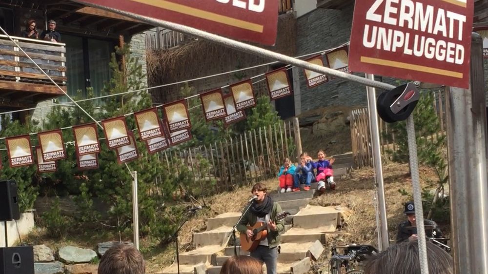 Damian Lynn sur la scène du Cervo.