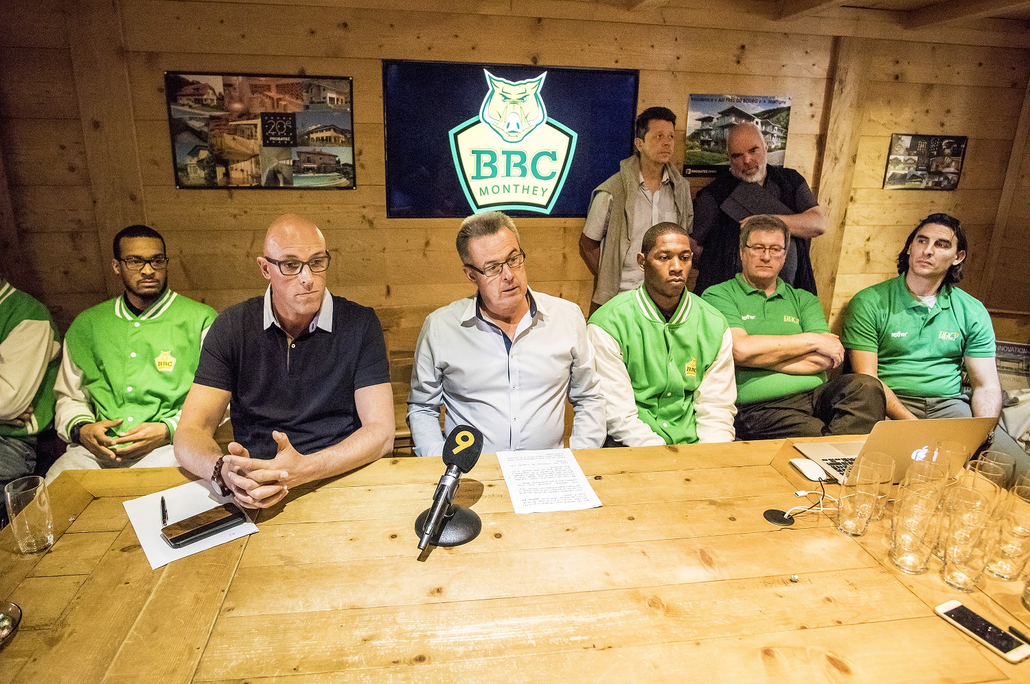 Conférence de presse des dirigeants du BBC Monthey suite aux débordements du staff et de certains joueurs à la finale de la Coupe de Suisse à Genève.