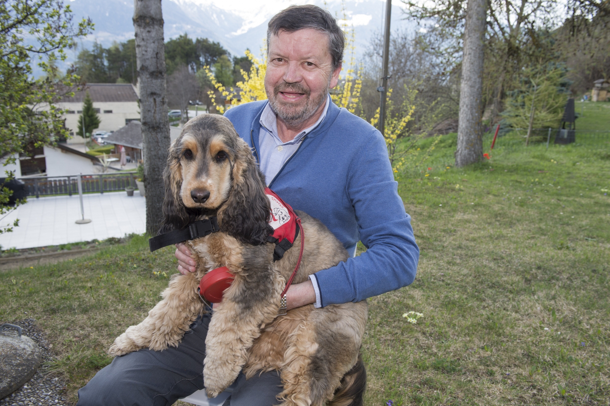 Michel Caloz, diabétique, a reçu le premier chien éduqué par l'association "Farah-Dogs".