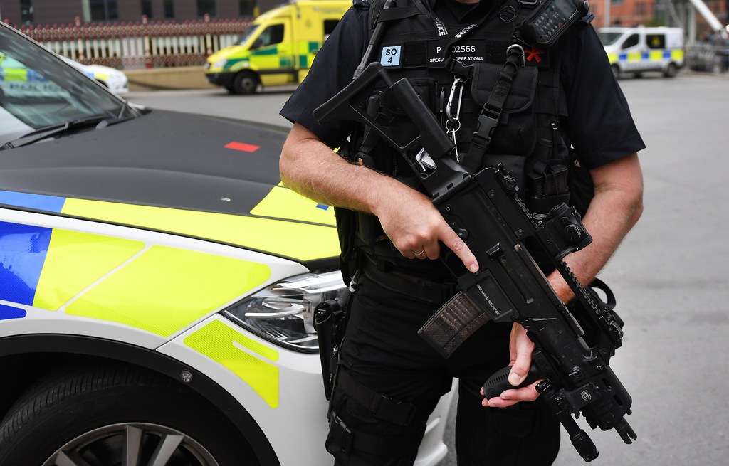 Trois hommes ont été arrêtés mercredi à Manchester "en lien" avec l'attentat de lundi.