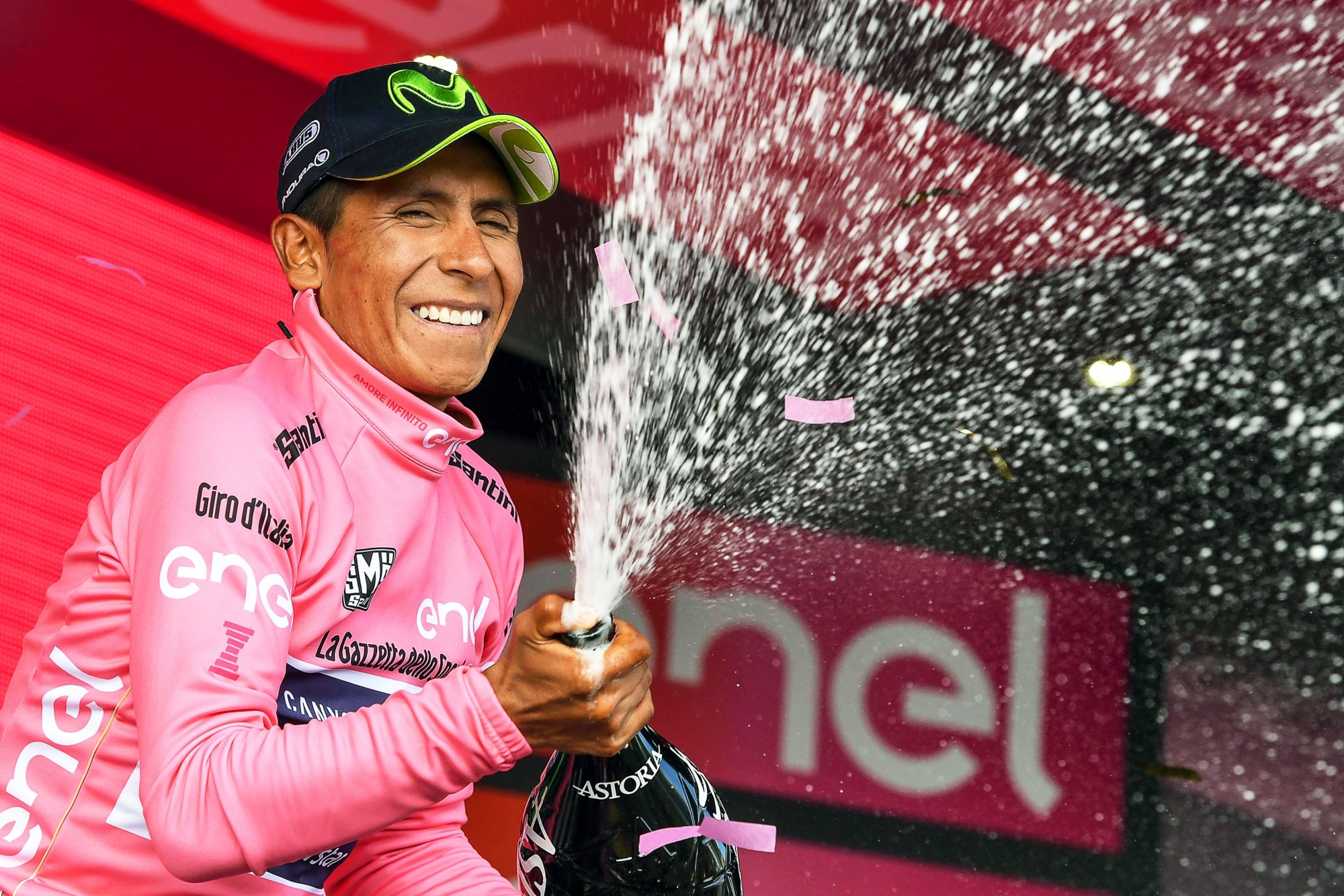 epa05964455 Colombian rider Nairo Quintana of the Movistar Team celebrates on the podium wearing the overall leader's pink jersey after winning the ninth stage of the 100th Giro d'Italia cycling race over 149km from Montenero di Bisacchia to Blockhaus, Italy, 14 May 2017.  EPA/ALESSANDRO DI MEO ITALY CYCLING GIRO D'ITALIA