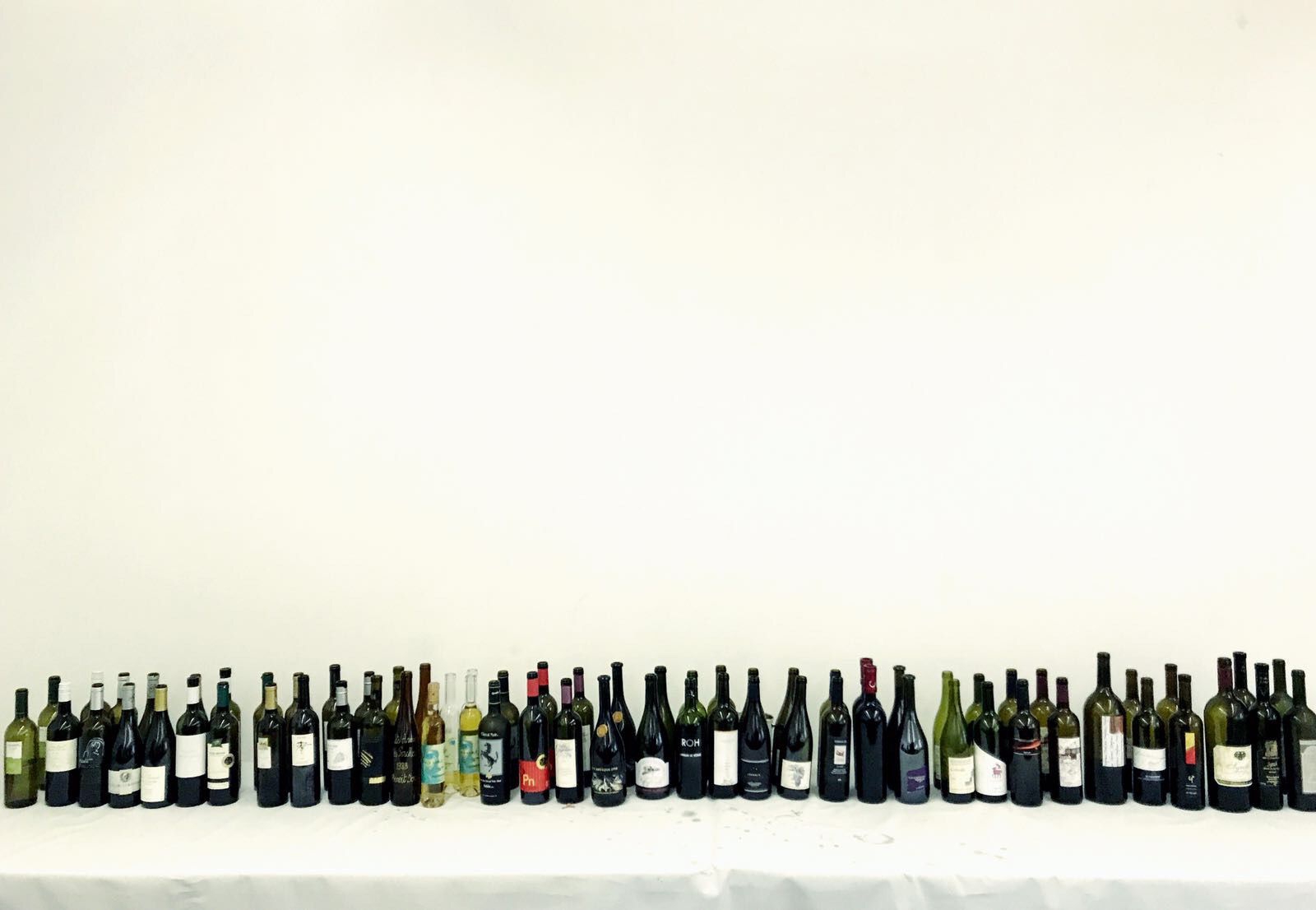 Trente-quatre des meilleures caves du Valais ont sélectionné un seul vin pour prouver à une trentaine de spécialistes la qualité de nos crus.