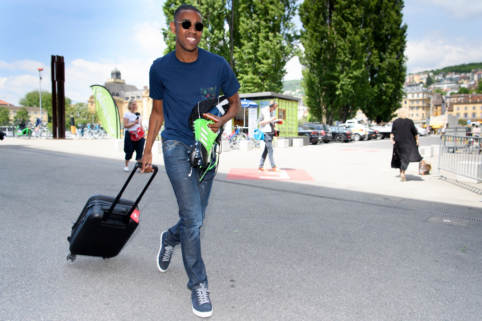 Swiss national team soccer player Gelson Fernandes arrives at the hotel of the Swiss soccer national team, in Neuchatel, Switzerland, Wednesday, May 24, 2017. Switzerland will play Belarus on June 1st in Neuchatel for a friendly soccer match on the side line of the 2018 Fifa World Cup group B qualification. (KEYSTONE/Laurent Gillieron)Gelson Fernandes SWITZERLAND SOCCER TEAM
