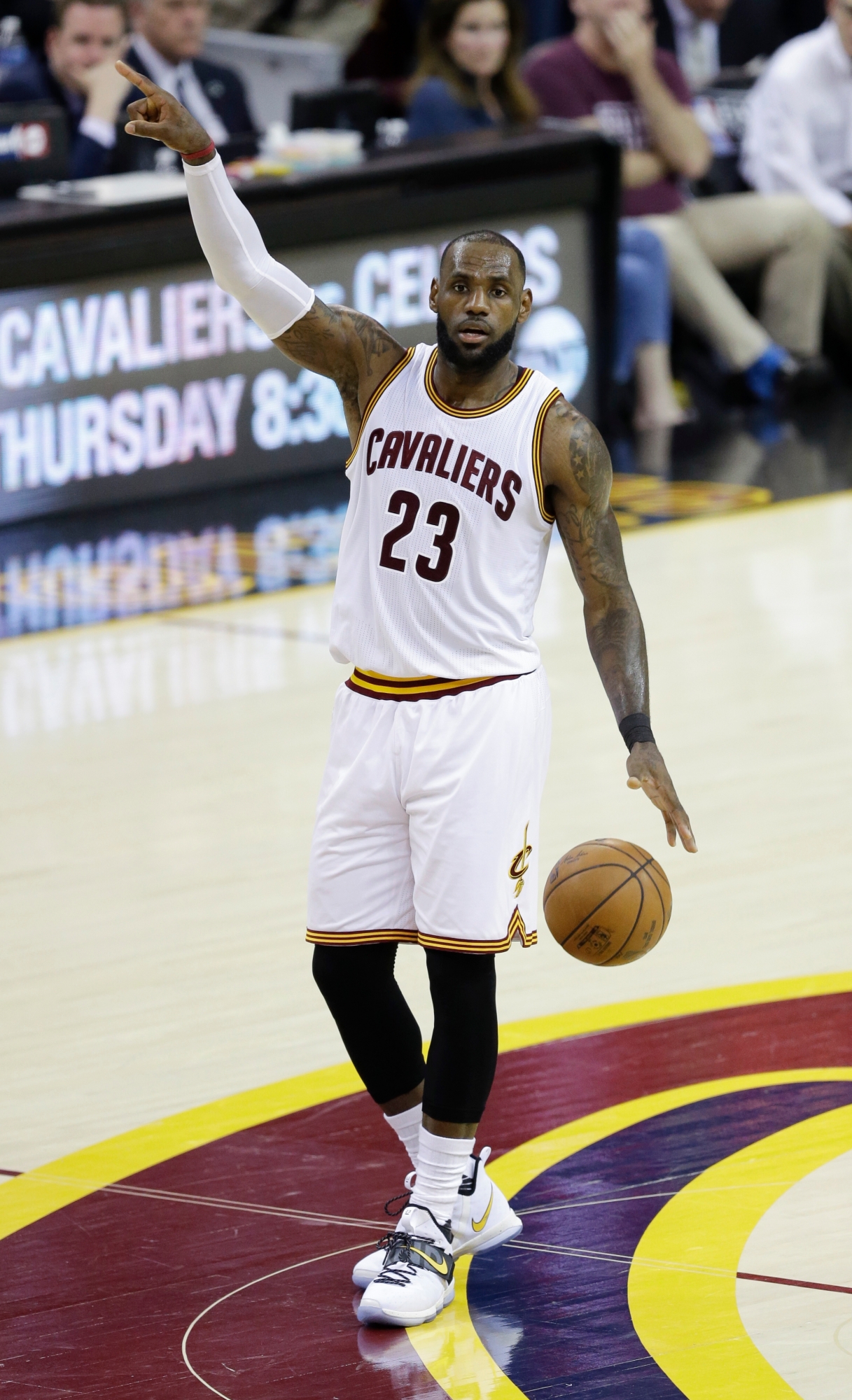 Cleveland Cavaliers' LeBron James (23) brings the ball up the floor against the Boston Celtics during the second half of Game 4 of the NBA basketball Eastern Conference finals, Tuesday, May 23, 2017, in Cleveland. The Cavaliers won 112-99. (AP Photo/Tony Dejak)Lebron James CELTICS CAVALIERS BASKETBALL