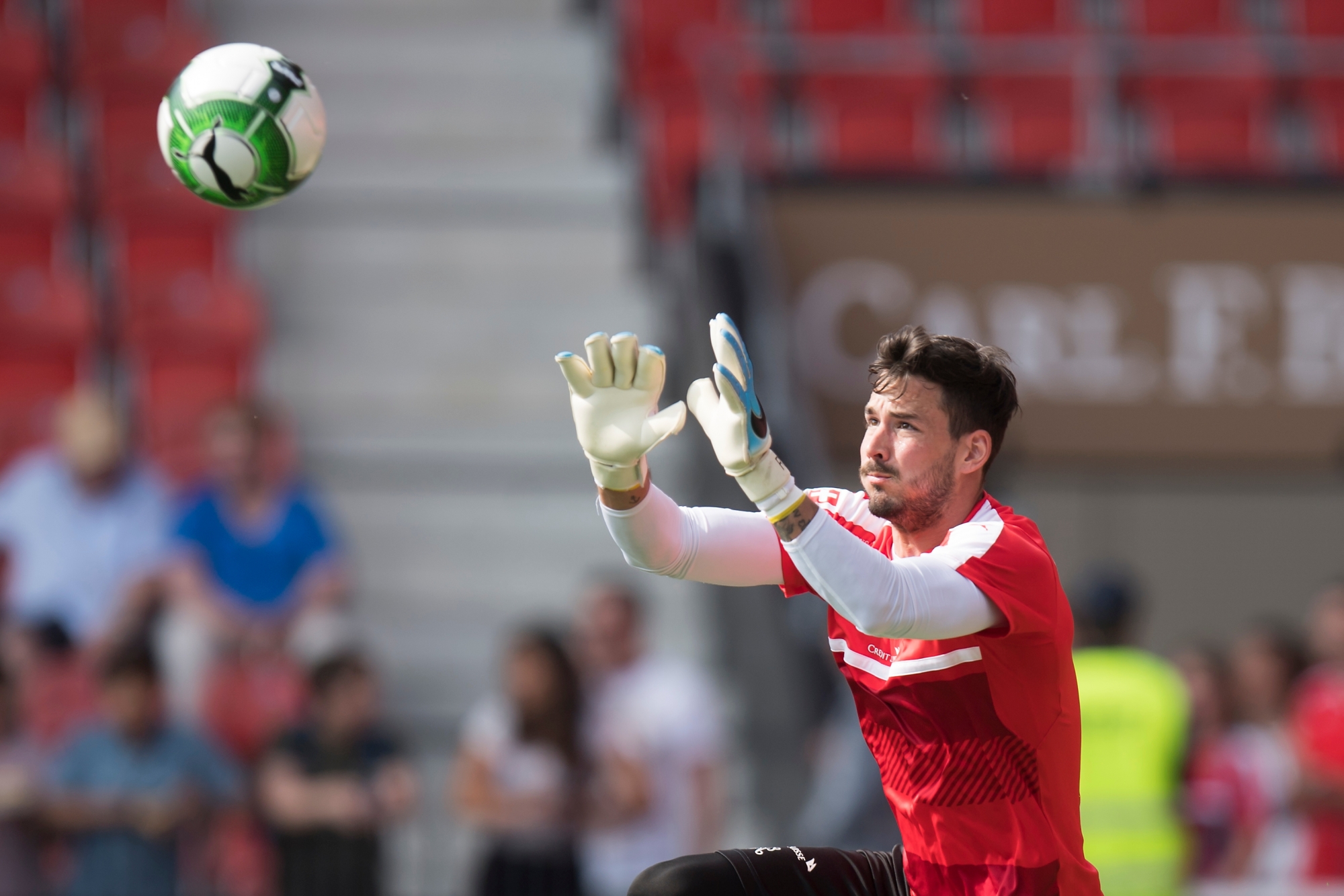 Swiss goalkeeper Roman Buerki in action during a training session of the Swiss soccer national team, at the Stadium Maladiere, in Neuchatel, Switzerland, Tuesday, May 30, 2017. Switzerland will play Belarus on June 1st in Neuchatel for a friendly soccer match on the side line of the 2018 Fifa World Cup group B qualification. (KEYSTONE/Jean-Christophe Bott) SWITZERLAND SOCCER TEAM