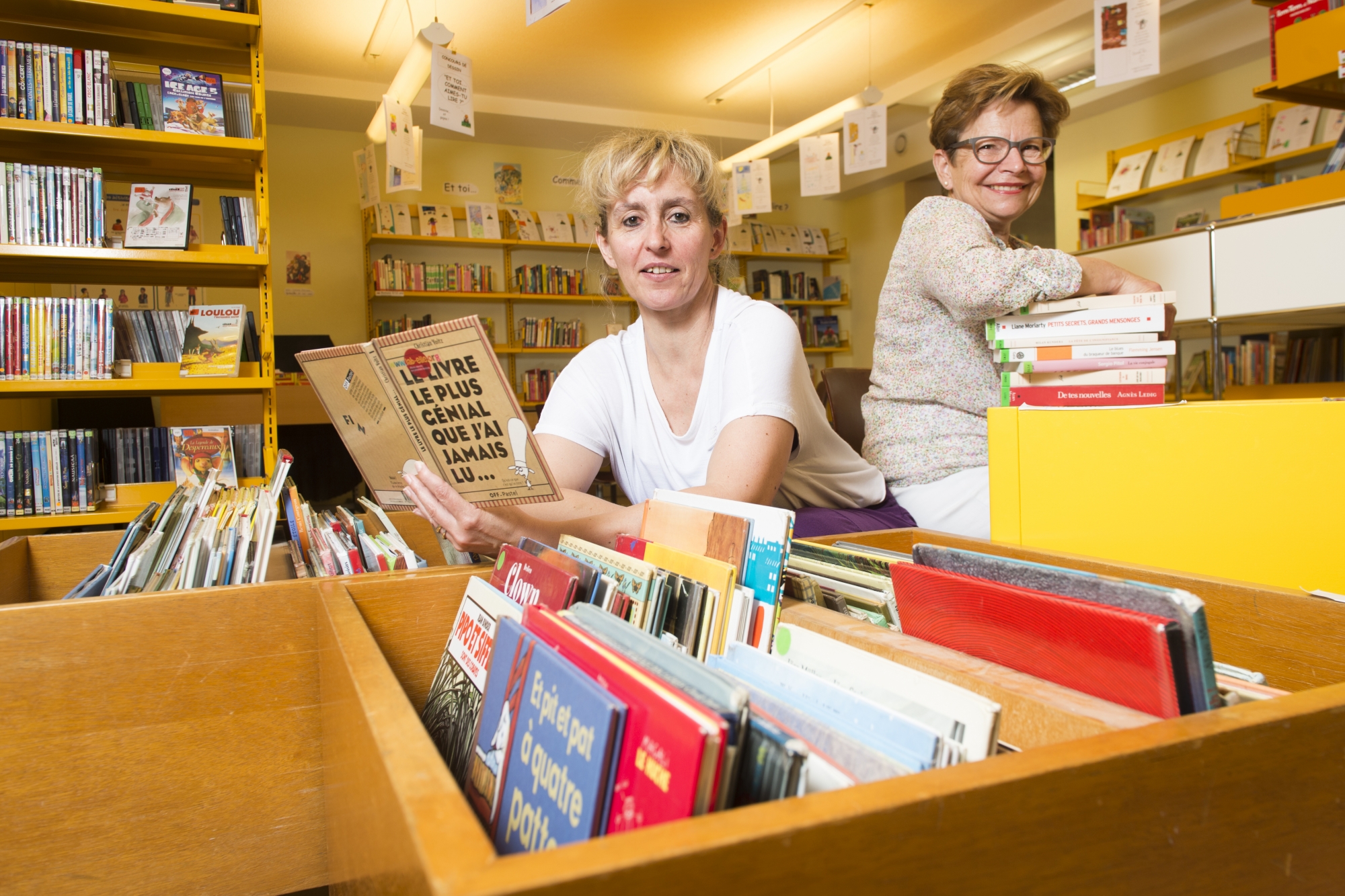 Letizia Marclay et Laurence Bornet sont membres de l'association qui gère désormais la bibliothèque de Bramois