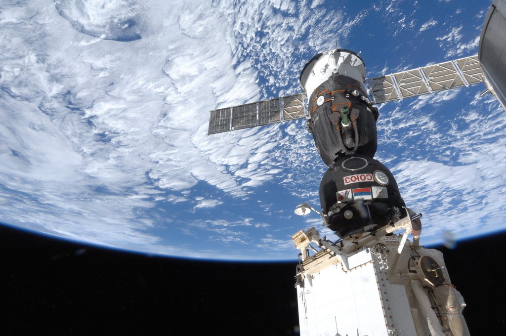 La capsule Soyouz (ici amarrée à l'ISS) a rejoint la Terre lundi matin.