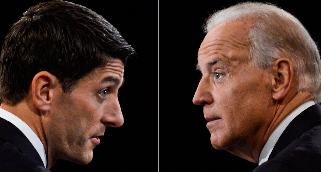 Le vice-président américain Joe Biden (droite) était opposé au républicain Paul Ryan (gauche) lors d'un débat TV cette nuit.