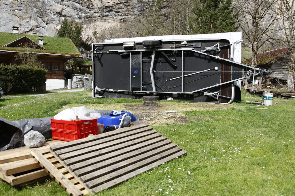 L'explosion ainsi que l'incendie d'une caravane au camping de Lauterbrunnen (photo d'avril 2012 après le passage du foen) a provoqué la mort de la personne qui se trouvait à l'intérieur de la caravane. 
