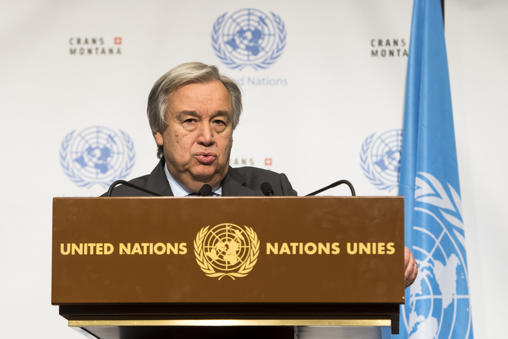 "Je peux vous garantir que nous ne sommes pas impatients. Nous ne menaçons les parties en aucune manière", a affirmé le Secrétaire général Antonio Guterres devant la presse.