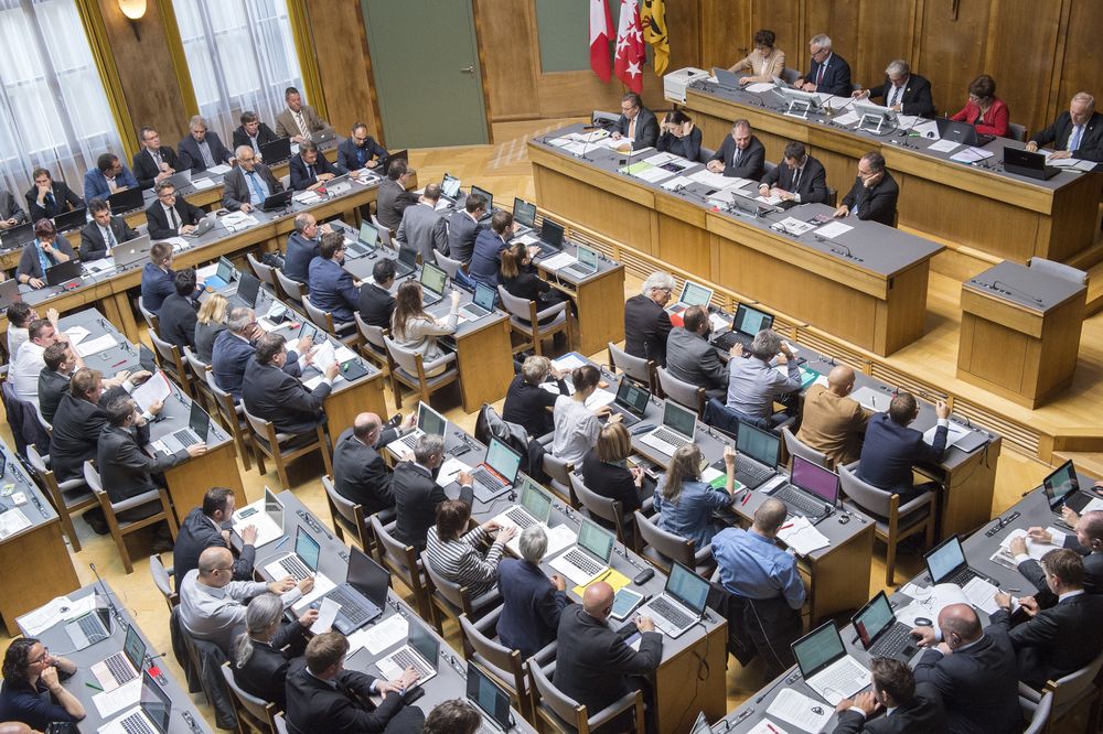 La commission des institutions estime que le Grand Conseil peut très bien réviser la Constitution cantonale lui-même.