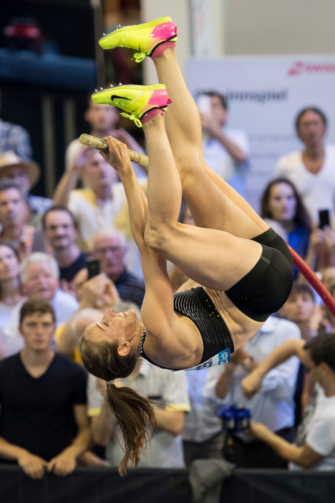 Nicole Buechler of Switzerland competes during the women's pole vault competition at the main railway station in Zurich, Switzerland, Wednesday, August 31, 2016. The other competitions of the Weltklasse IAAF Diamond League international athletics meeting in the Letzigrund stadium in Zurich will take place tomorrow, September 1st. (KEYSTONE/Ennio Leanza)w LEICHTATHLETIK DIAMOND LEAGUE 2016 ZUERICH