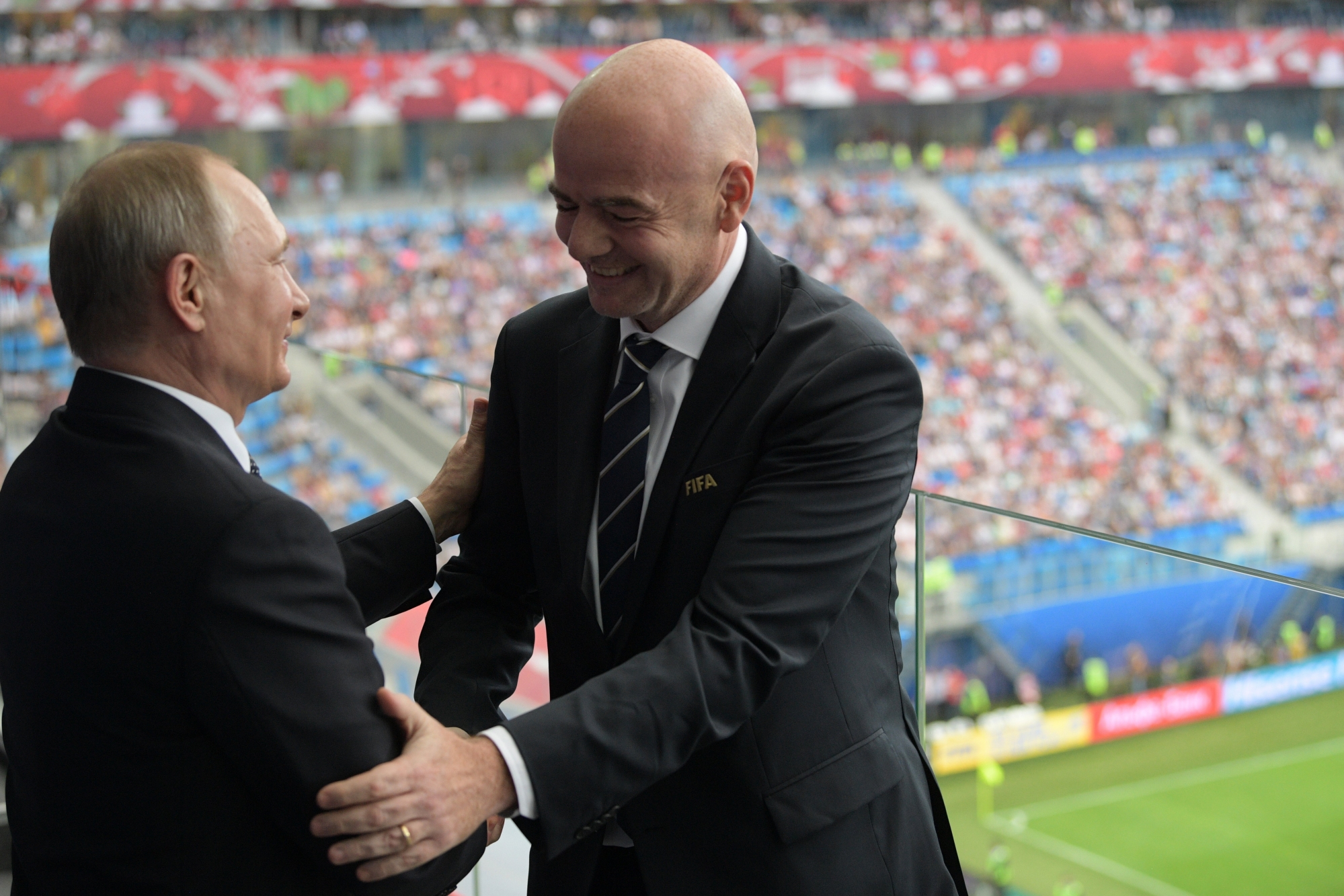 epa06033878 Russian President Vladimir Putin (L) and FIFA president Gianni Infantino before the FIFA Confederations Cup 2017 group A soccer match between Russia and New Zealand at the Saint Petersburg stadium in St.Petersburg, Russia, 17 June 2017.  EPA/ALEXEI DRUZHININ / SPUTNIK / GOVERNMENT PRESS SERVICE POOL RUSSIA SOCCER FIFA CONFEDERATIONS CUP 2017