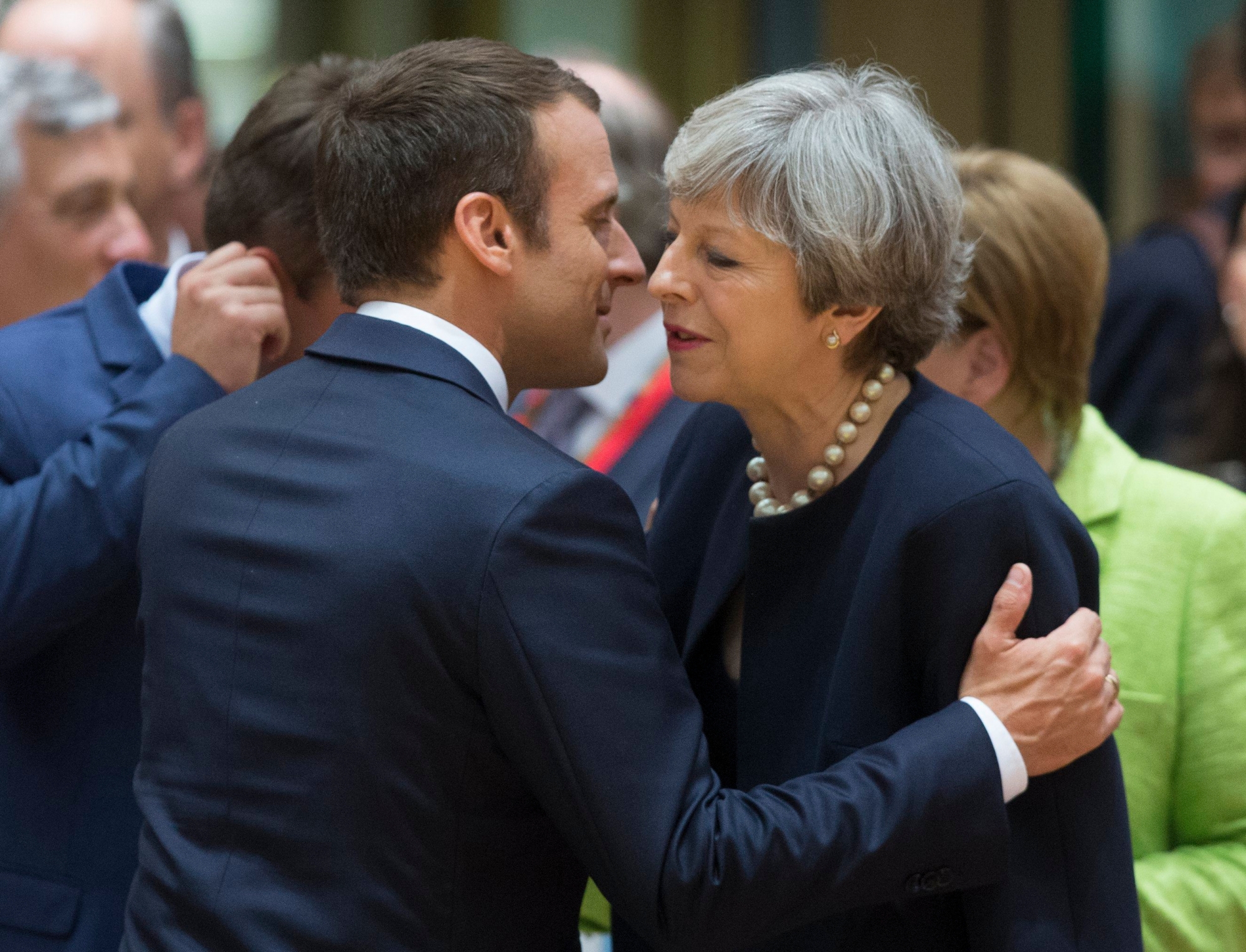 epa06043291 (L-R) French President Emmanuel Macron and Britain's Prime Minister Theresa May prepare for the start of a European Council meeting in Brussels, Belgium, 22 June 2017. European heads of states and governments gather for a two-days European Council meeting on 22 and 23 June which will mainly 'focus on the ongoing efforts to strengthen the European Union and protect its citizens through the work on counterterrorism, security and defence, external borders, illegal migration and economic development', the European Councils said in a press release.  EPA/OLIVIER HOSLET BELGIUM EU SUMMIT