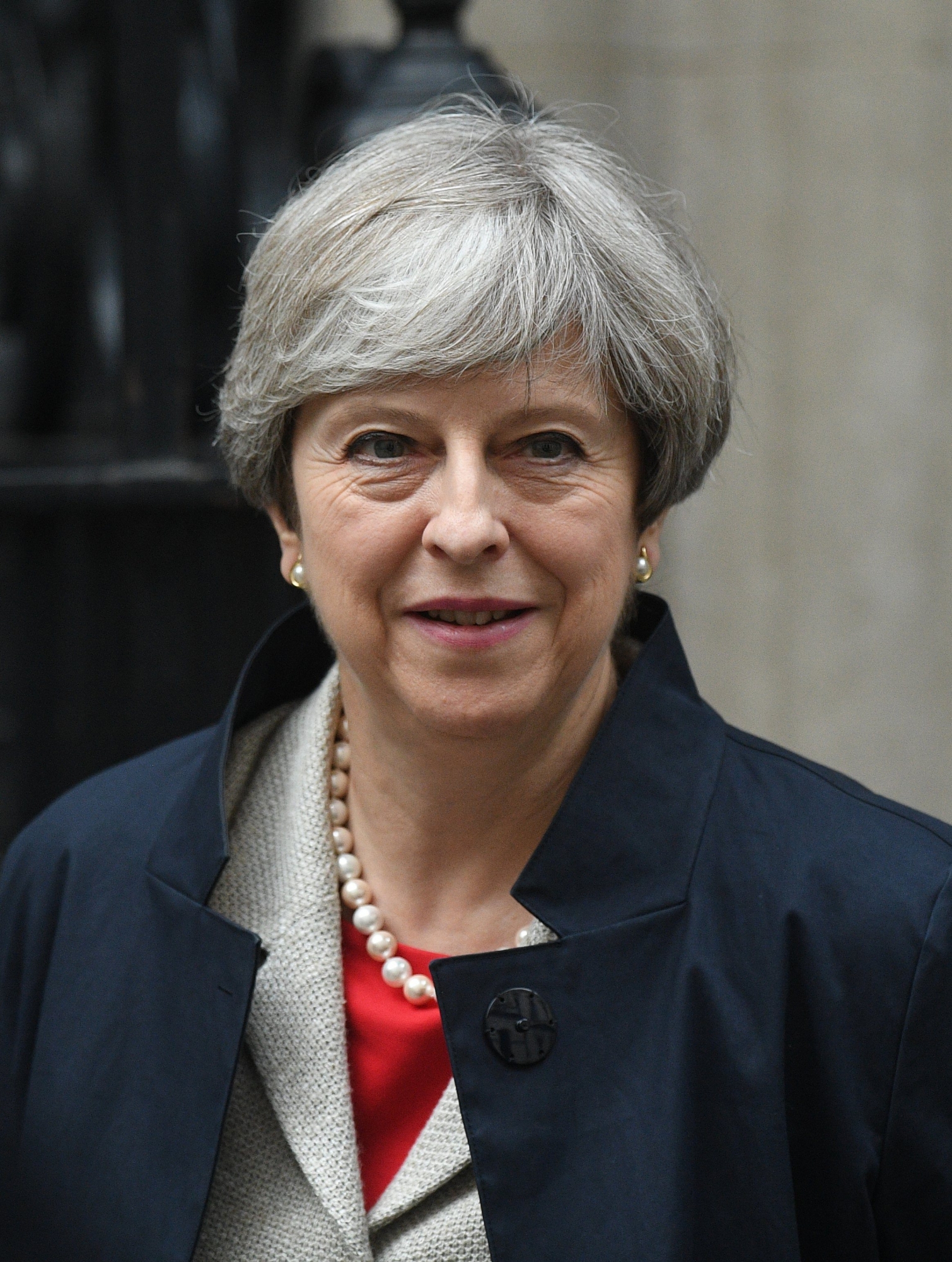 epa06056214 British Prime Minister Theresa May leaves 10 Downing street to attend a vote in the Houses of Parliament in London, Britain, 29 June 2017. The Prime Minister arrived from Germany as her minority Government faces a key Commons vote.  EPA/FACUNDO ARRIZABALAGA BRITAIN POLITICS