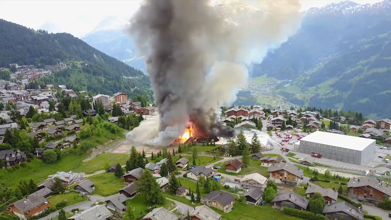 Le drone a capturé plusieurs explosions.