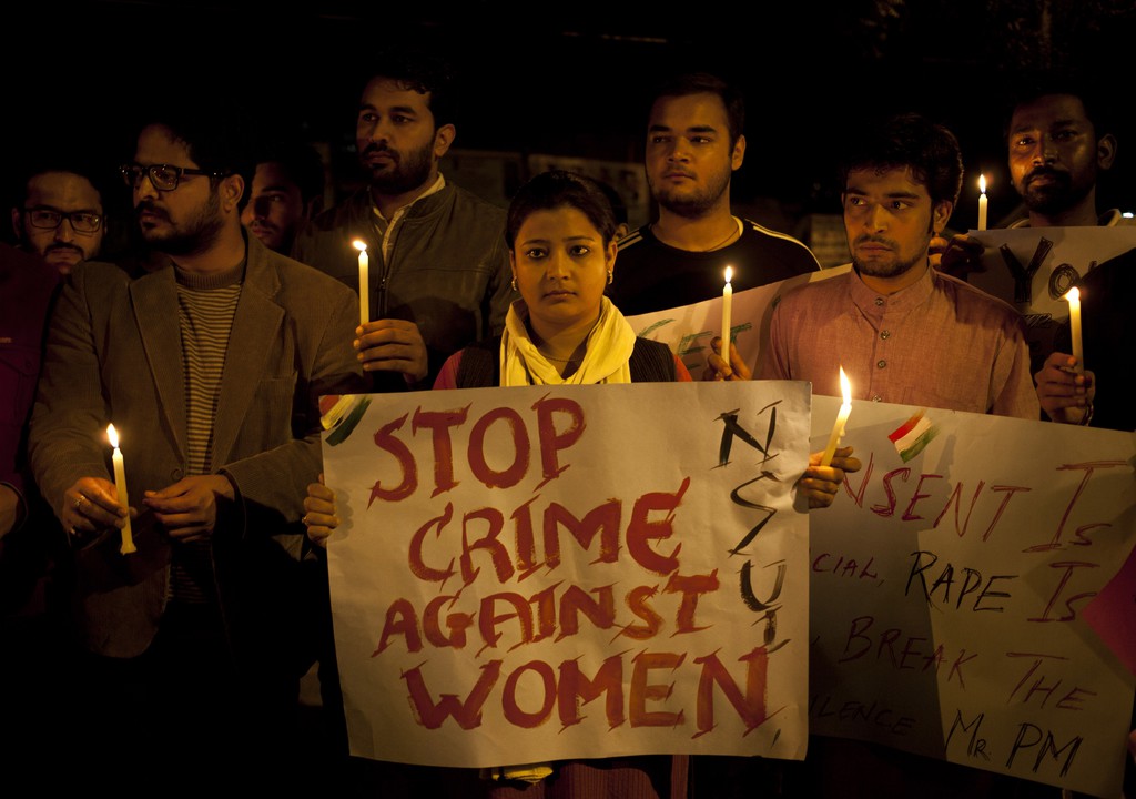 En 2012, le viol en réunion d'une étudiante en kinésithérapie à New Delhi avait révulsé le pays, et jeté une lumière crue sur les violences subies par les femmes dans ce pays.