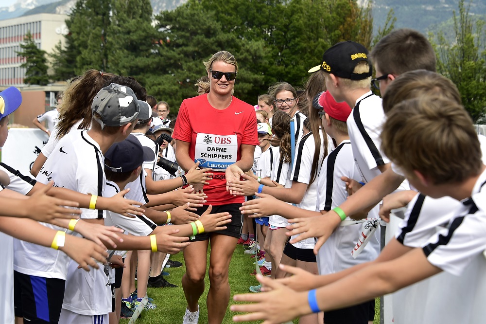 Dafne Schippers, championne du monde, championne d'Europe et vice-championne olympique du 200 mètres a donné un entraînement à des enfants en marge d'Athletissima avec les athlètes Liemarvin Bonevacia, Flavien Antille et Laurent Carron, au stade de l'Ancien-Stand.