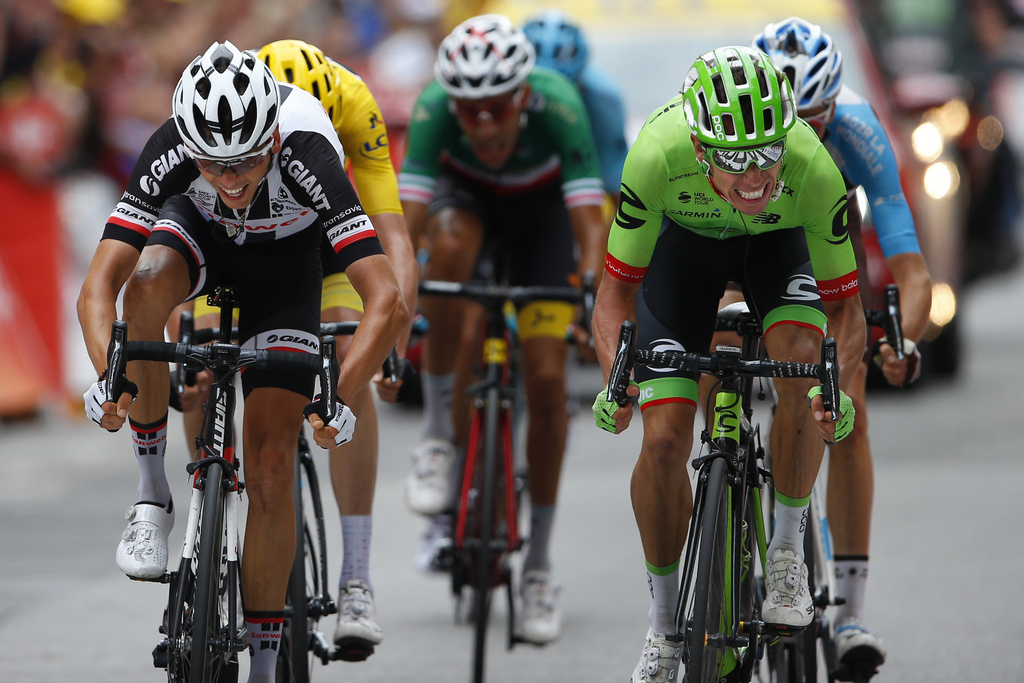 Rigoberto Uran s'est imposé au sprint devant le Français Warren Barguil et le maillot jaune Chris Froome après une étape formidable d'intensité.