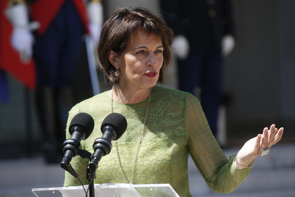 Doris Leuthard est actuellement présidente de la Confédération, ainsi que cheffe des transports et de l'environnement.